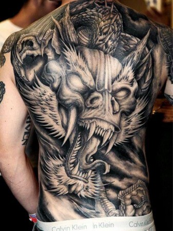 Si te gusta tatuajes completo de dorso tenemos los mejores diseños aqui se muestra un drgano 